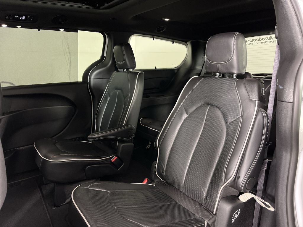 Used 2025 Chrysler Pacifica Limited FWD image 25
