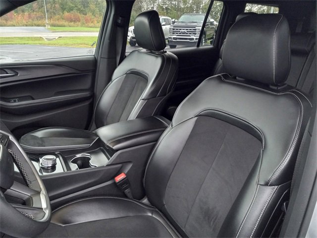 Used 2024 Jeep Grand Cherokee L Laredo image 13