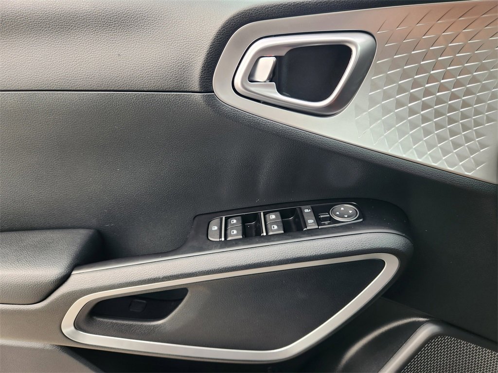 Certified 2023 Kia Soul LX image 23