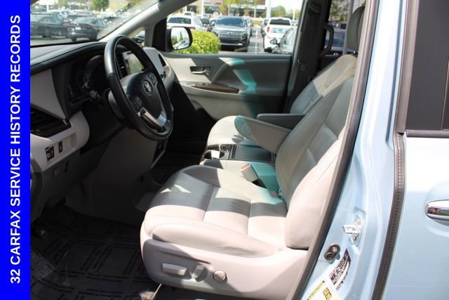 Used 2015 Toyota Sienna XLE FWD image 15