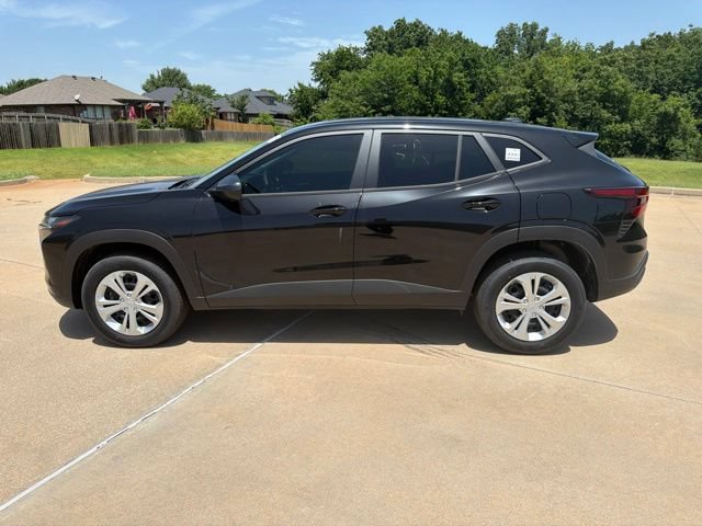 Used 2026 Chevrolet Trax LS FWD image 2