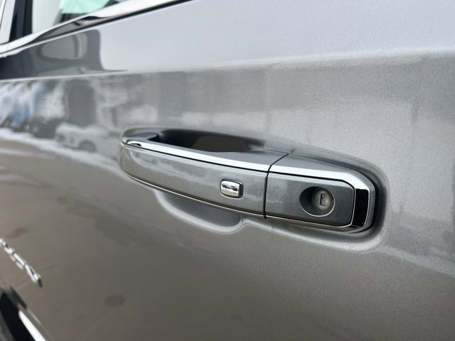 Used 2023 GMC Yukon XL SLT image 56