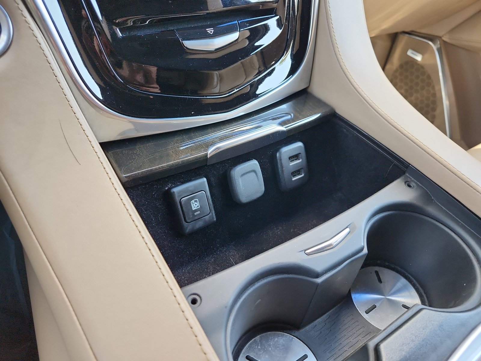 Used 2018 Cadillac Escalade Platinum AWD/4WD image 29