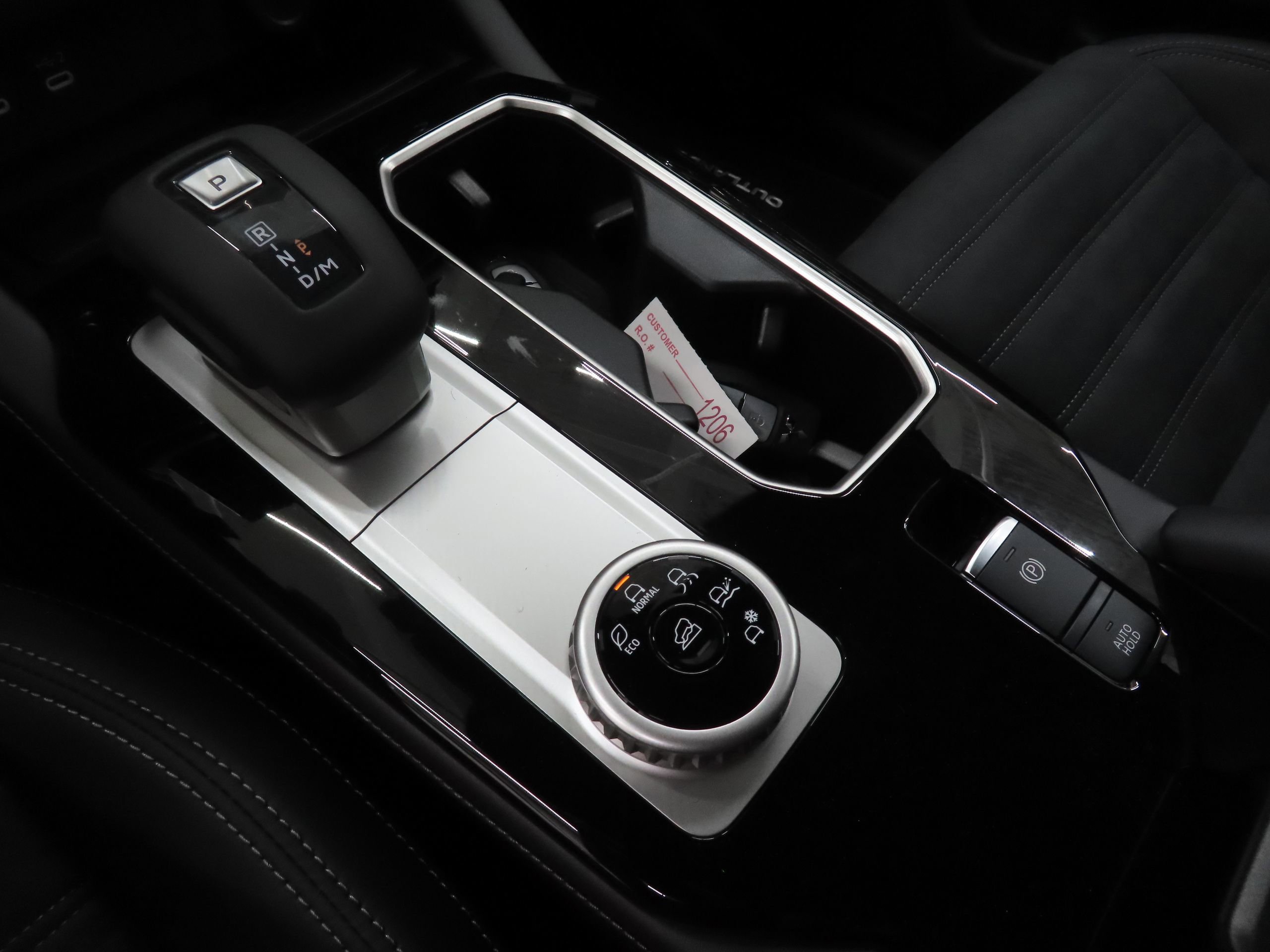 New 2026 Mitsubishi Outlander LE FWD image 15