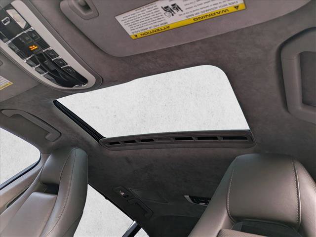 Used 2014 Porsche Panamera 4S Executive image 18