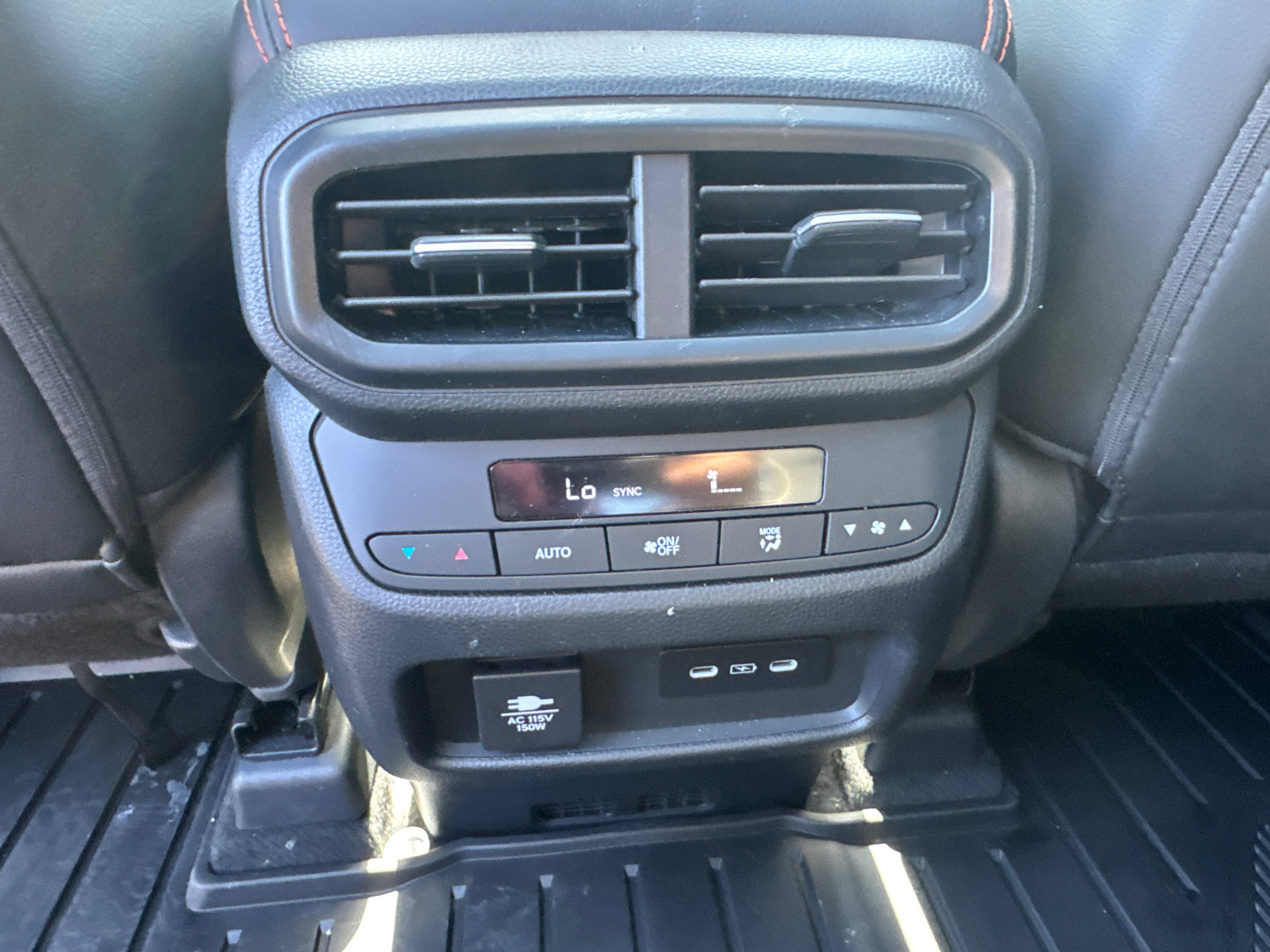 Used 2025 Honda Pilot TrailSport image 27