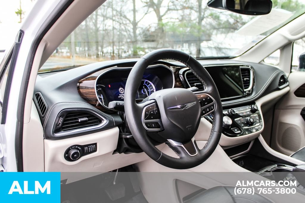 Used 2023 Chrysler Pacifica Limited image 25