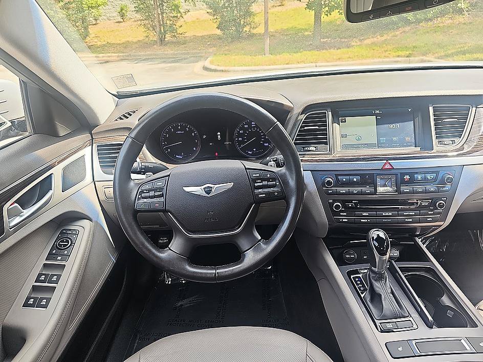 Used 2015 Hyundai Genesis 3.8 RWD image 16