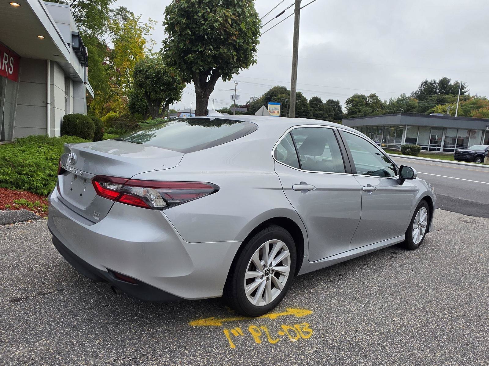 Used 2022 Toyota Camry LE AWD/4WD image 3