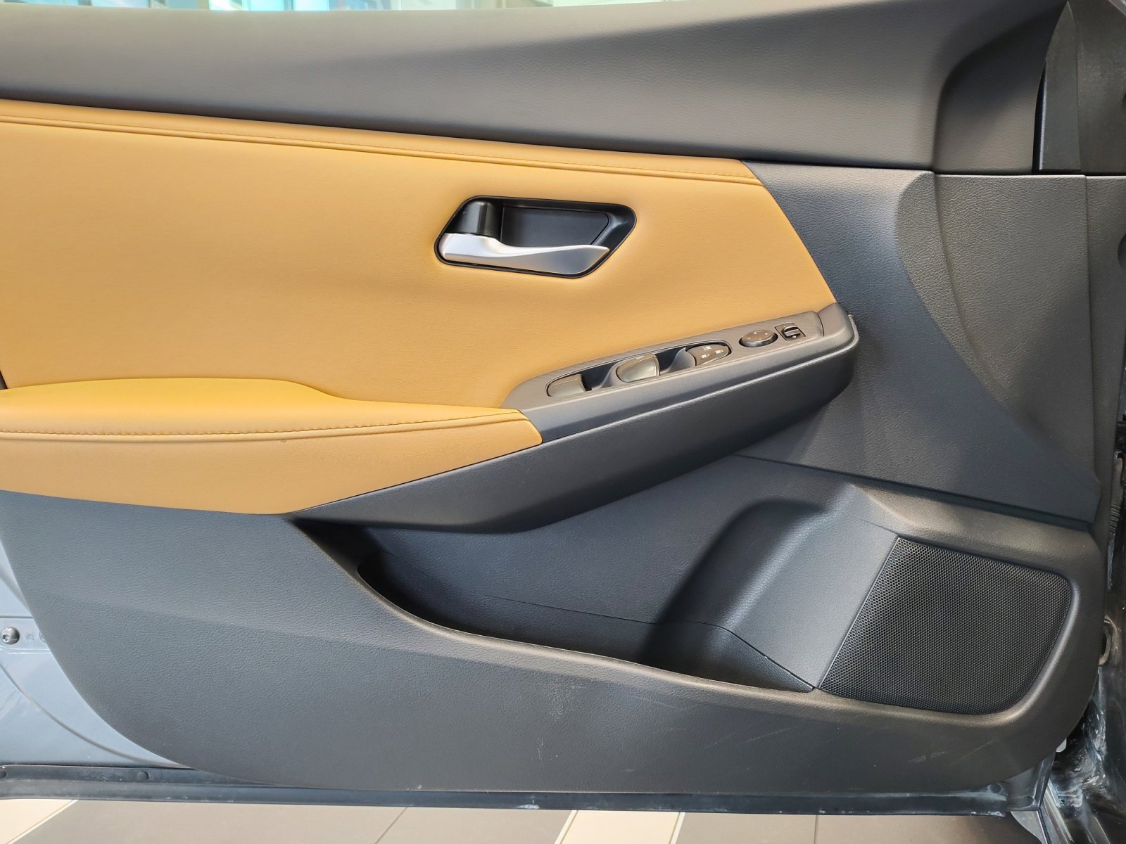 Used 2022 Nissan Sentra SV w/ SV Premium Package image 28