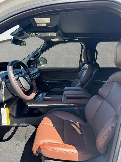 New 2026 Lincoln Navigator L Reserve AWD/4WD image 16