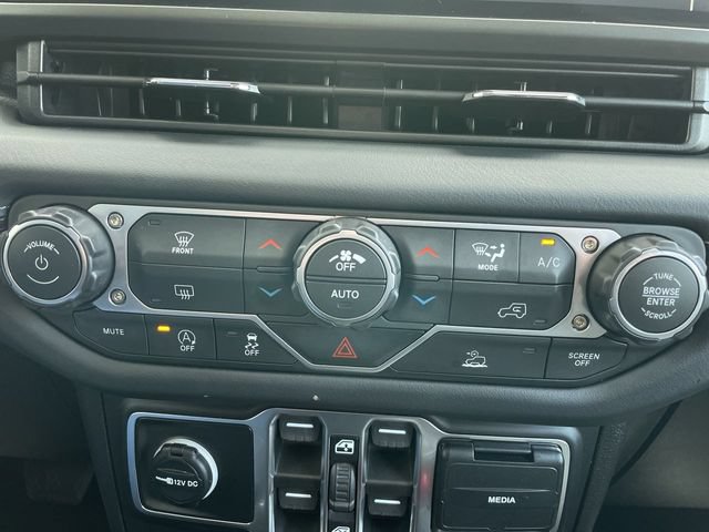 Used 2026 Jeep Wrangler Unlimited Rubicon AWD/4WD image 18
