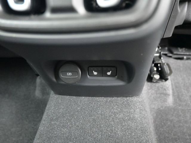 Used 2023 Volvo XC40 B4 Plus w/ Protection Package Premier image 32