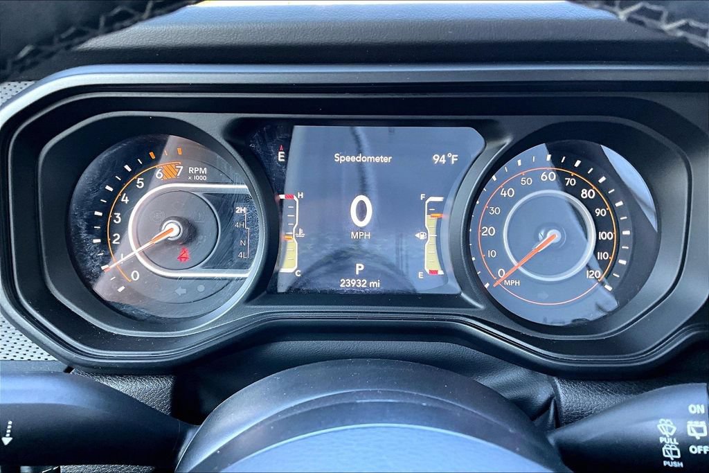 Used 2025 Jeep Wrangler Unlimited Rubicon w/ Convenience Group AWD/4WD image 8