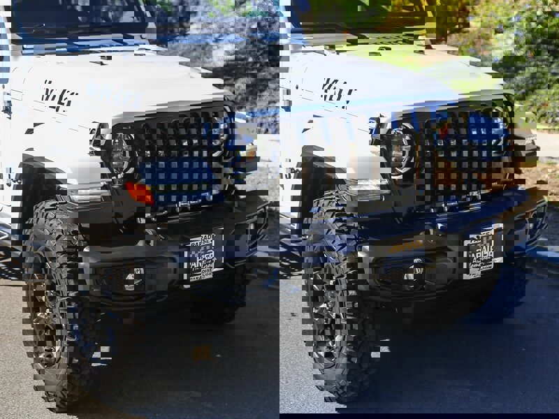 Used 2023 Jeep Gladiator Willys image 9