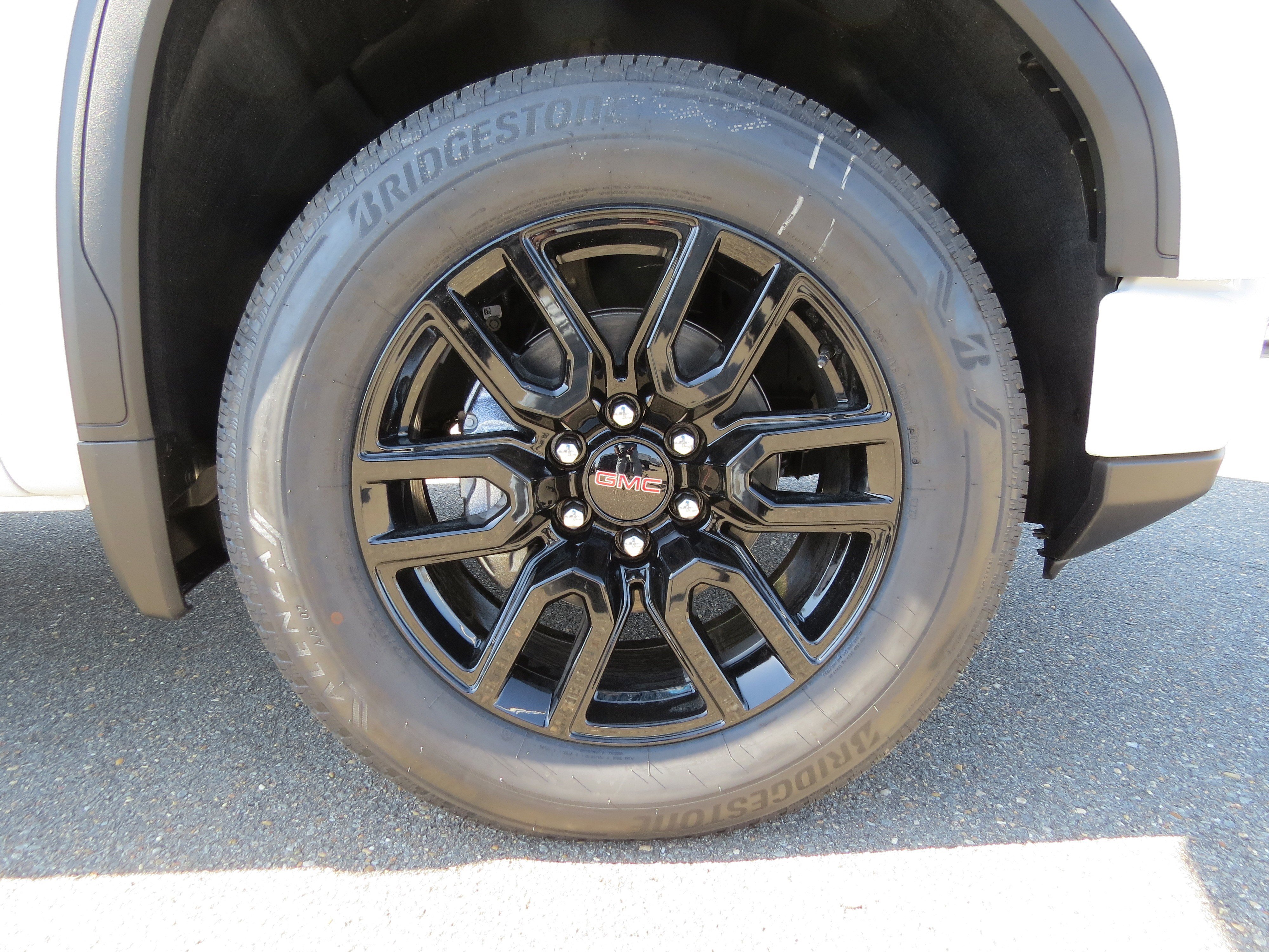 New 2025 GMC Sierra 1500 Elevation image 12