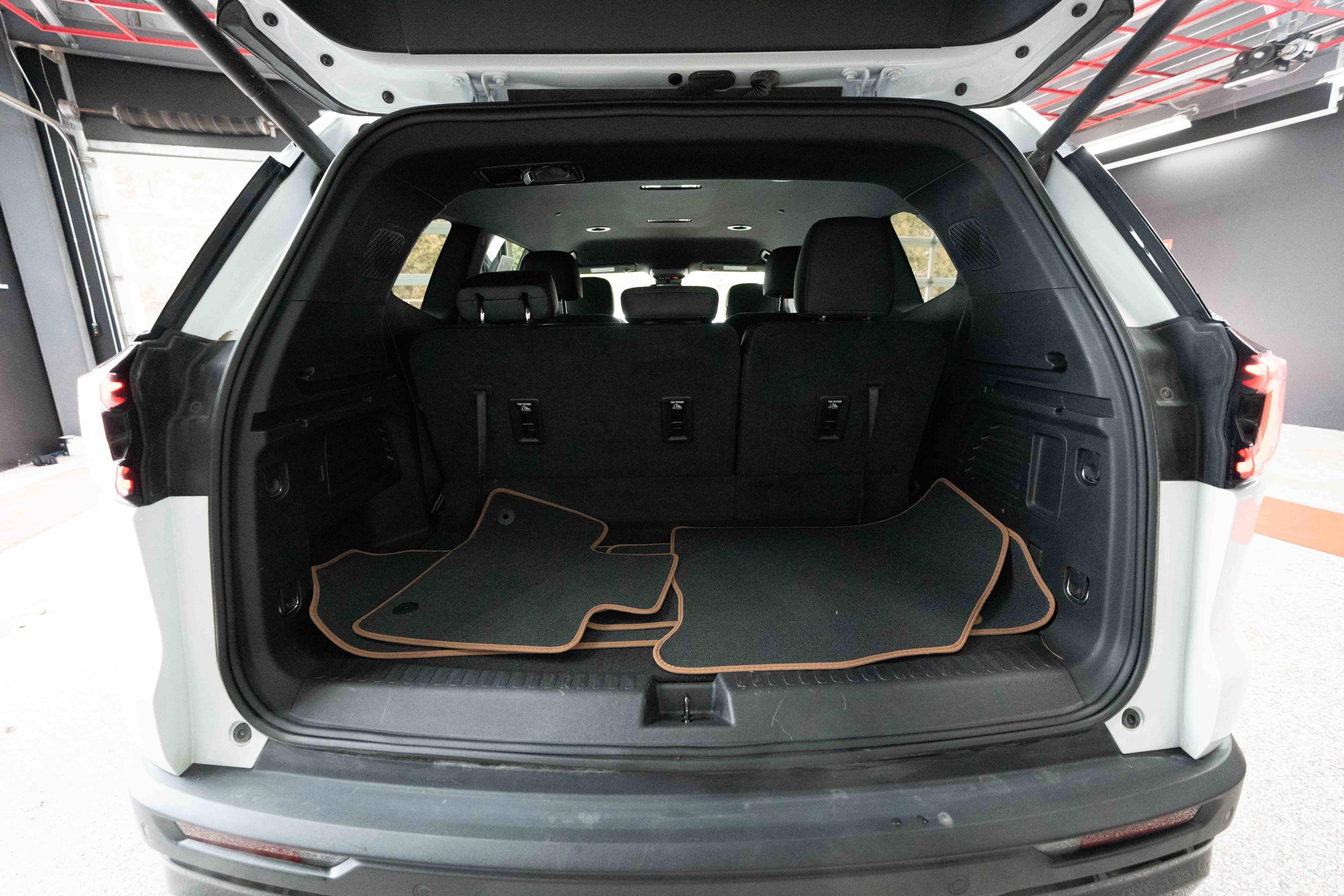 Used 2024 GMC Acadia AT4 w/ Luxury Package image 28