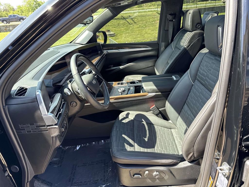 Used 2025 Cadillac Escalade Sport Platinum AWD/4WD image 6