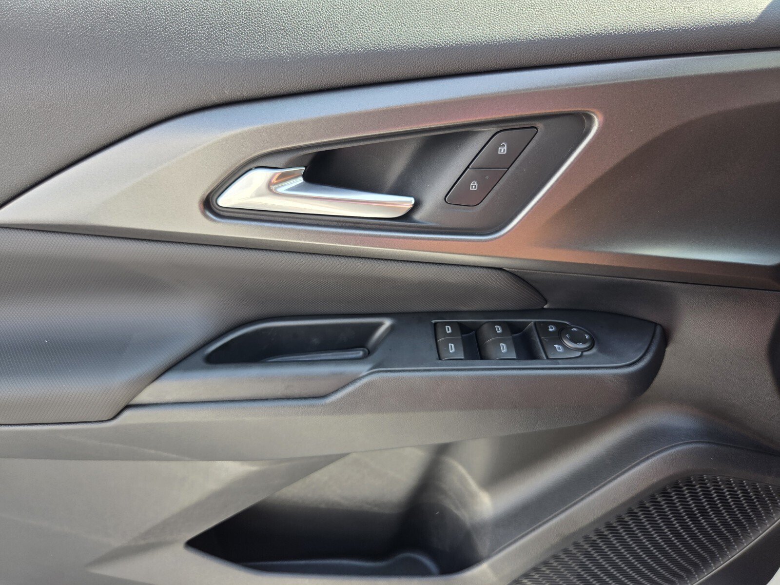 New 2026 Chevrolet Equinox EV LT FWD image 11