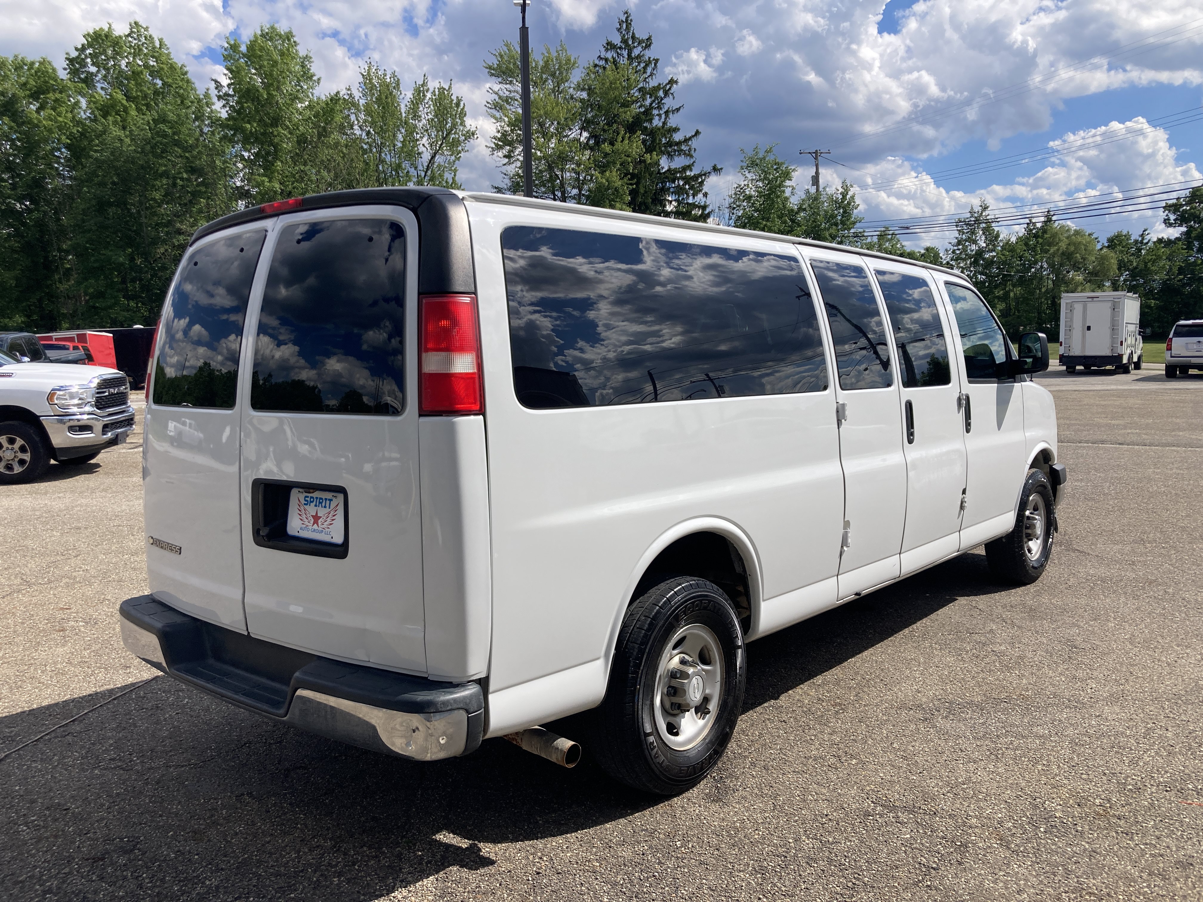 Used 2018 Chevrolet Express 3500 LT w/ LT Preferred Equipment Group RWD image 6