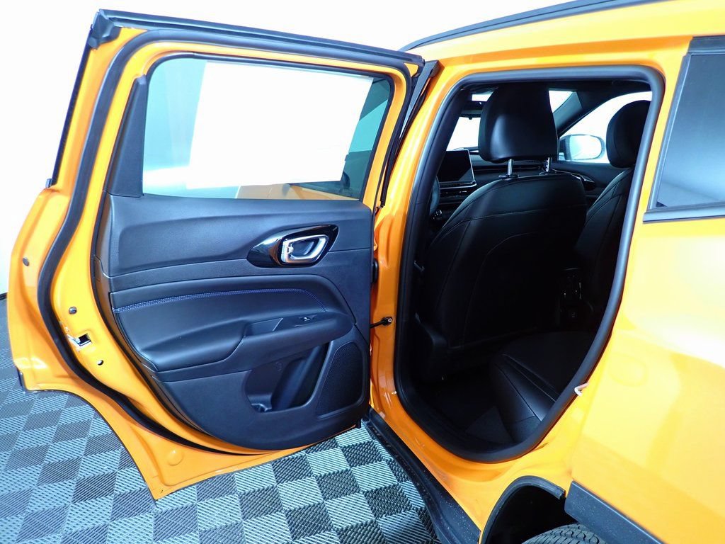 New 2026 Jeep Compass Latitude AWD/4WD image 25