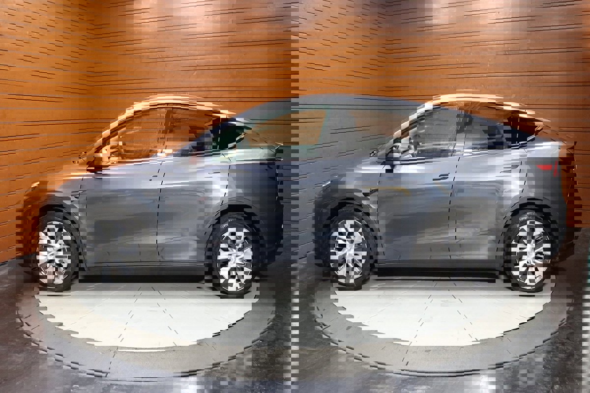 Used 2023 Tesla Model Y Long Range image 7