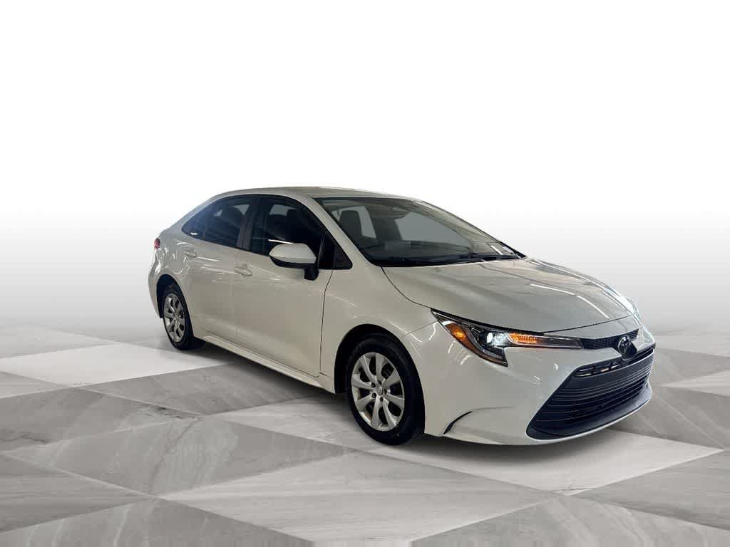Used 2025 Toyota Corolla LE FWD image 2