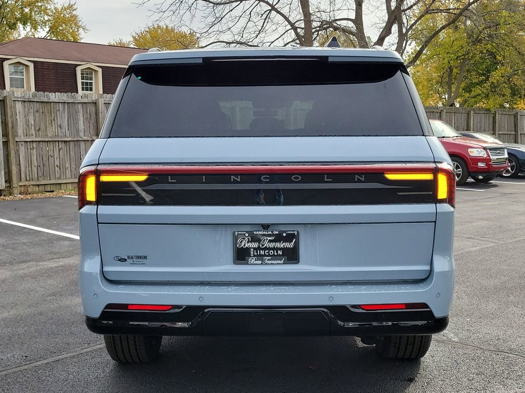 New 2025 Lincoln Navigator L Reserve w/ Jet Appearance Package image 5