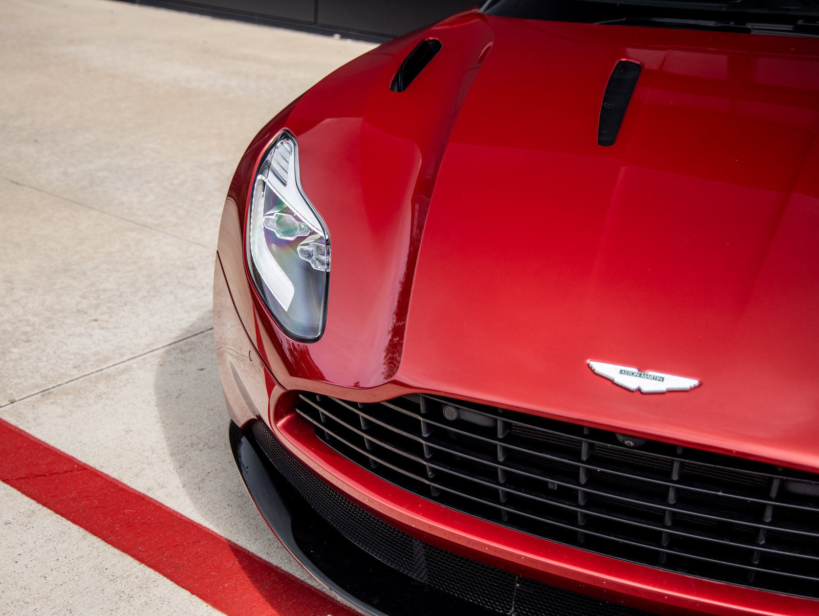 Used 2017 Aston Martin DB11 V12 RWD image 19