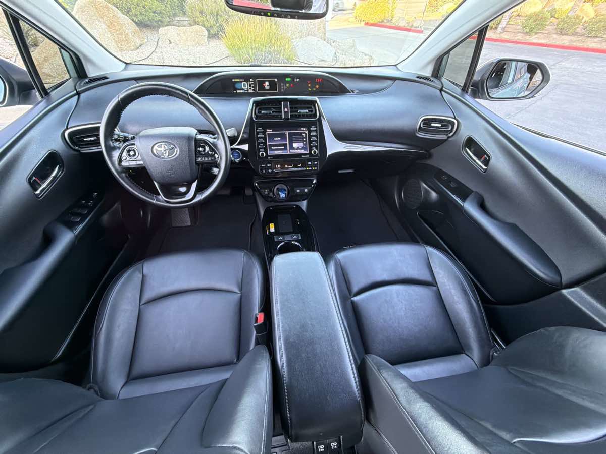 Used 2022 Toyota Prius XLE FWD image 6
