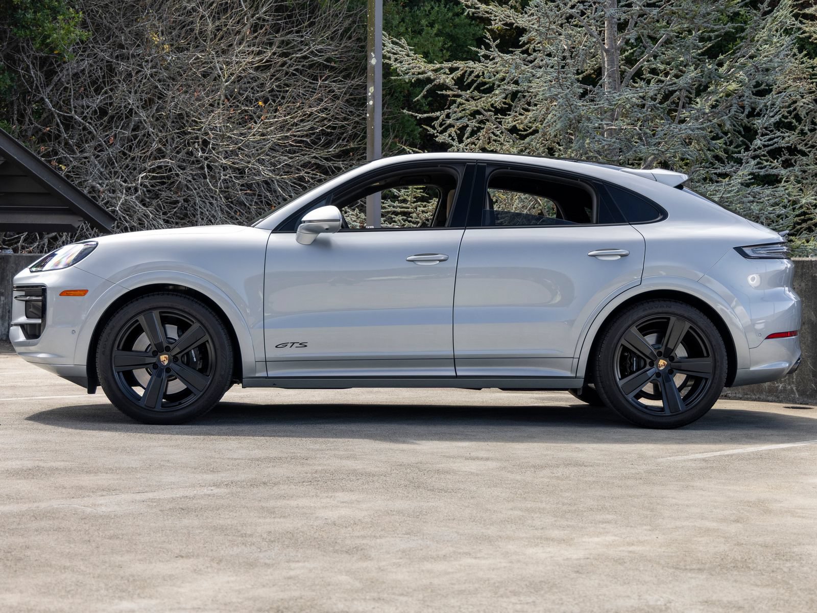 Certified 2025 Porsche Cayenne GTS AWD/4WD image 2