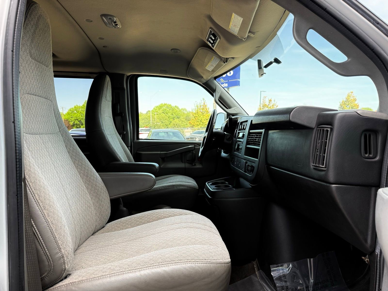 Used 2016 Chevrolet Express 2500 LS RWD image 25