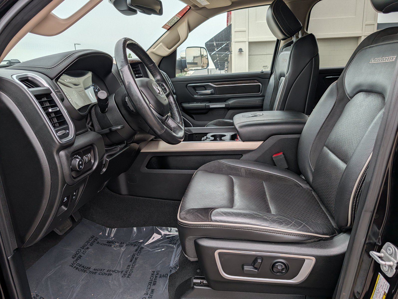 Used 2019 RAM 1500 Laramie AWD/4WD image 12