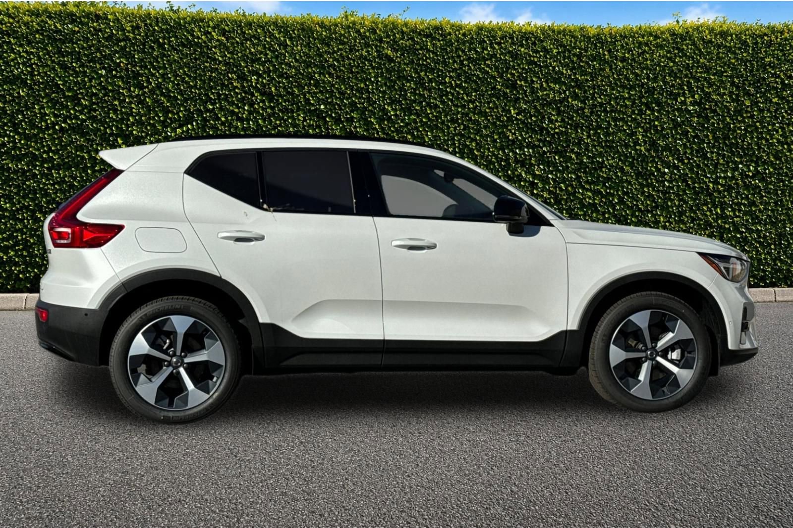 New 2026 Volvo XC40 B5 Plus w/ Protection Package Premier AWD/4WD image 7