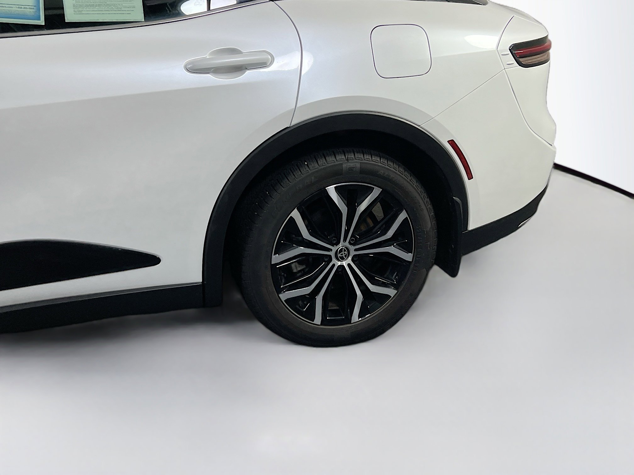 Used 2023 Toyota Crown Limited image 29