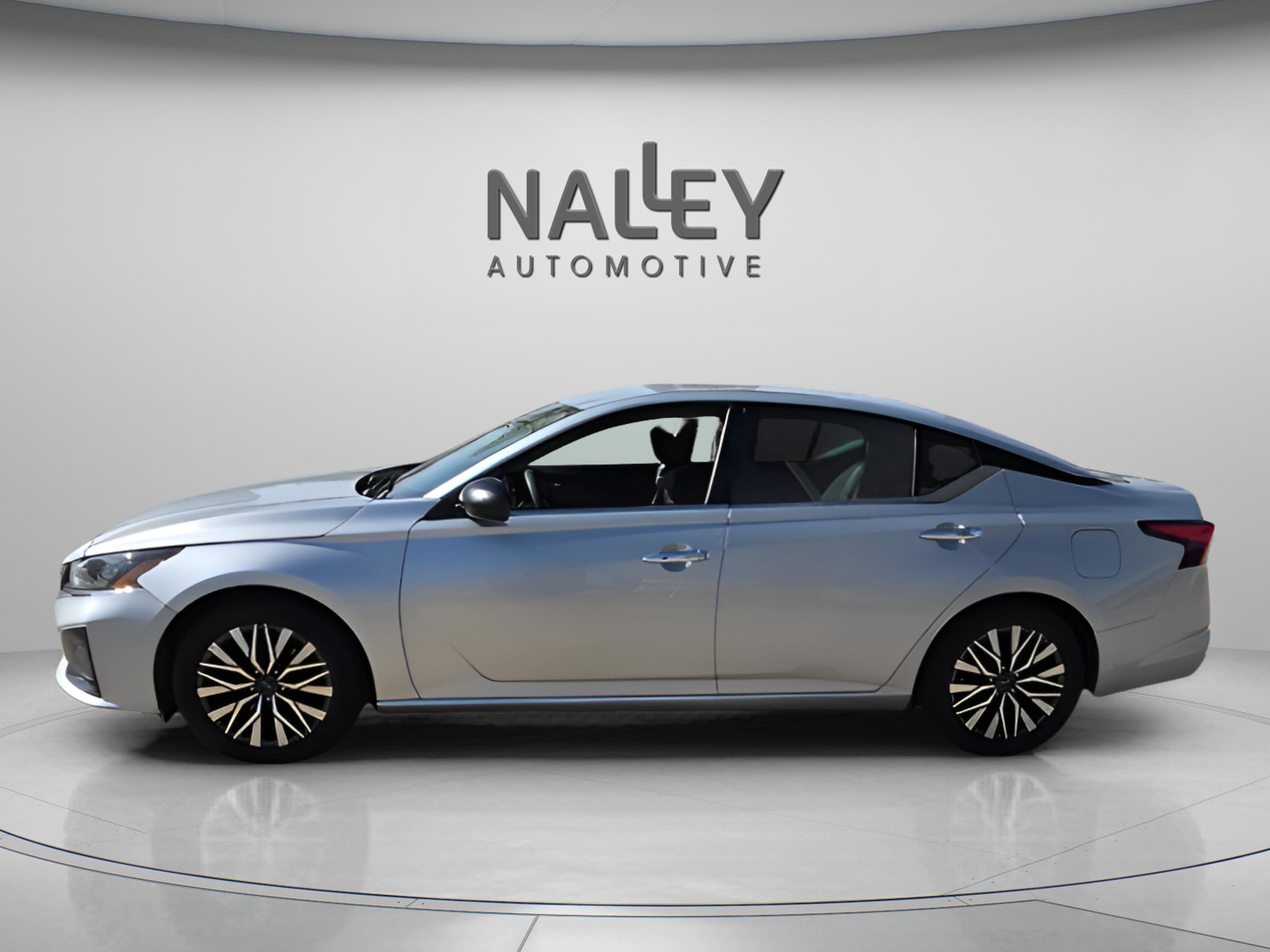 Used 2024 Nissan Altima 2.5 SV image 2