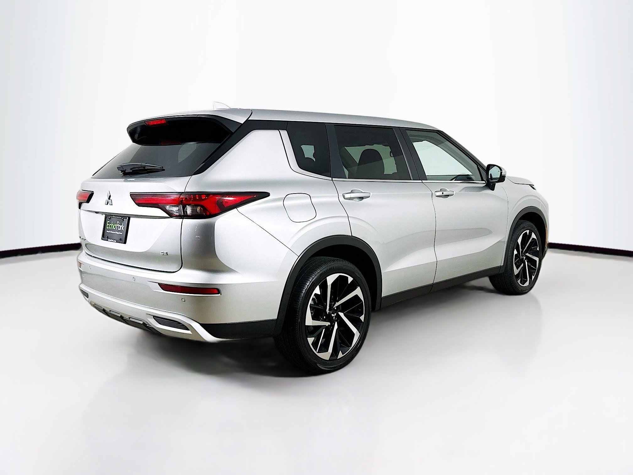 Used 2024 Mitsubishi Outlander SE image 9