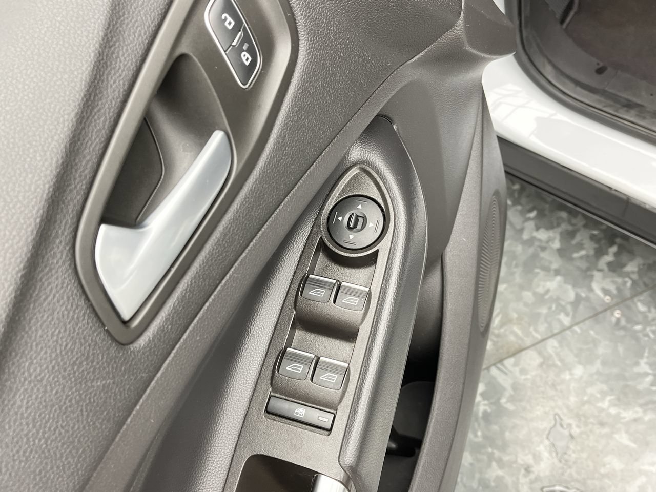 Used 2019 Ford Escape SE AWD/4WD image 8