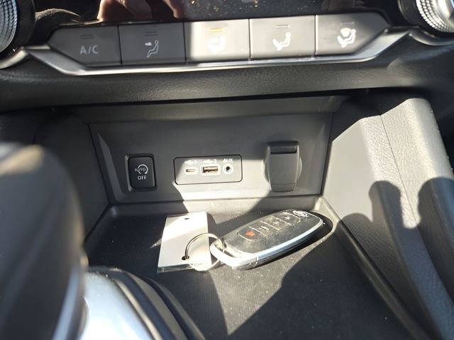 Used 2025 Nissan Sentra SV image 19