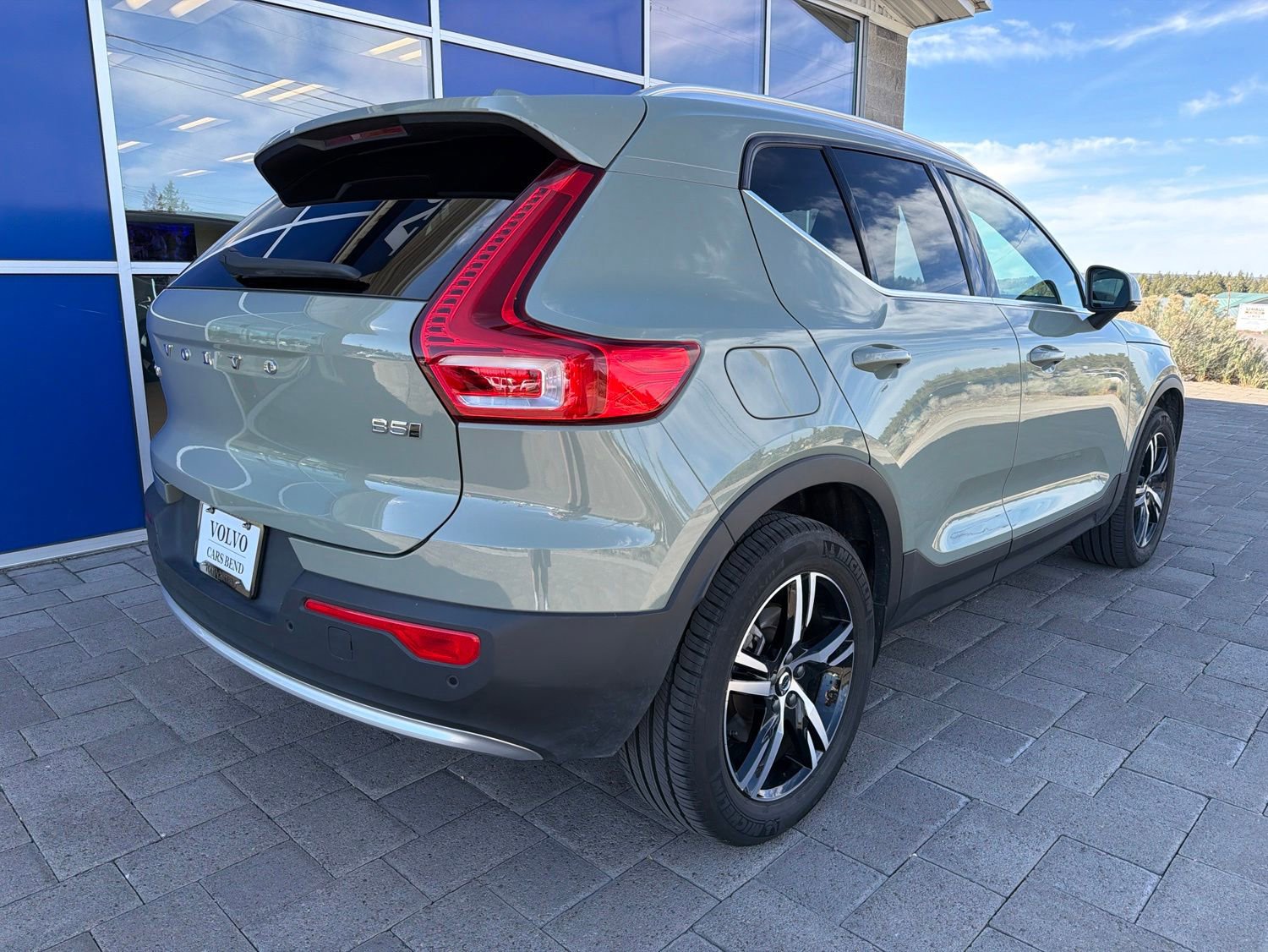 Used 2025 Volvo XC40 B5 Core AWD/4WD image 7