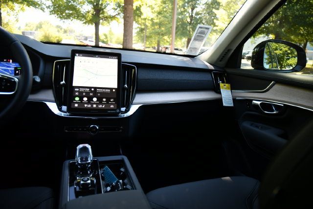 New 2026 Volvo XC90 T8 Plus w/ Protection Package AWD/4WD image 21