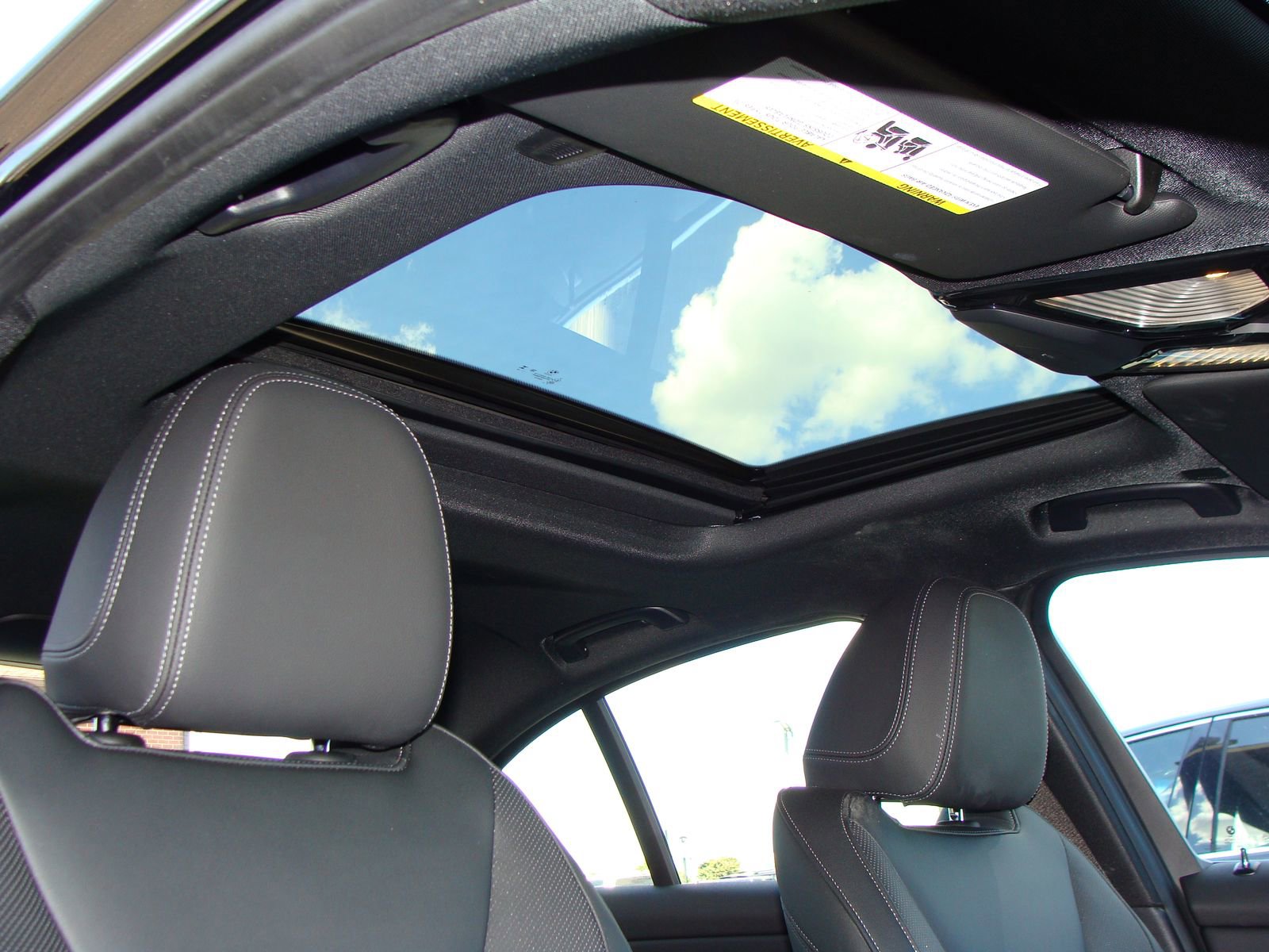 Used 2025 BMW 330i Sedan w/ M Sport Package image 21