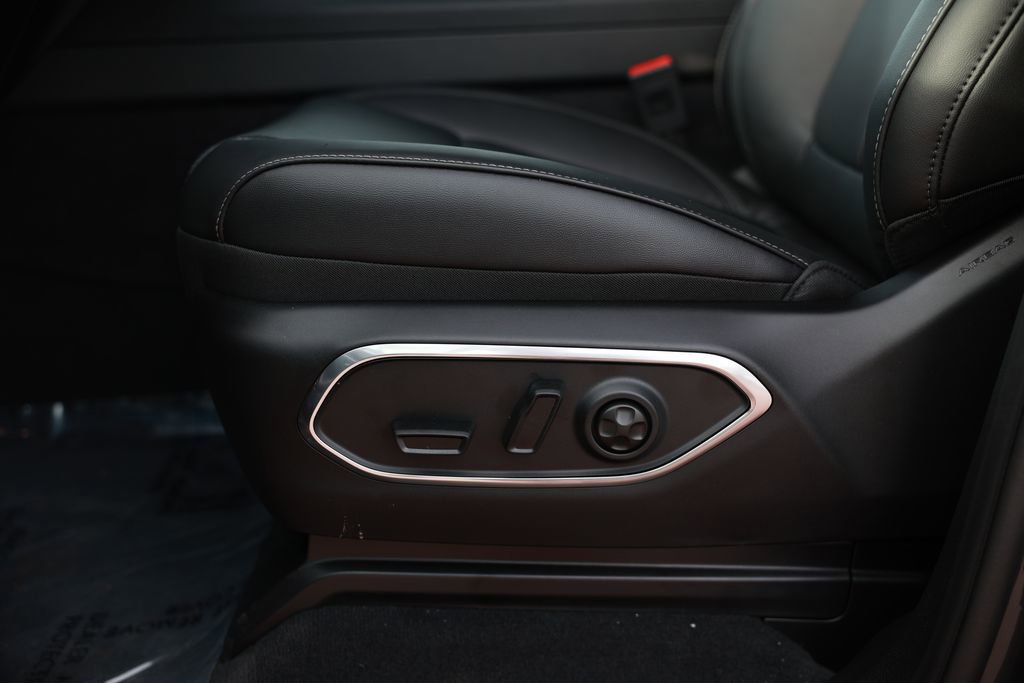 New 2026 Jeep Grand Wagoneer L 2WD w/ 8-Passenger Seating Package image 17
