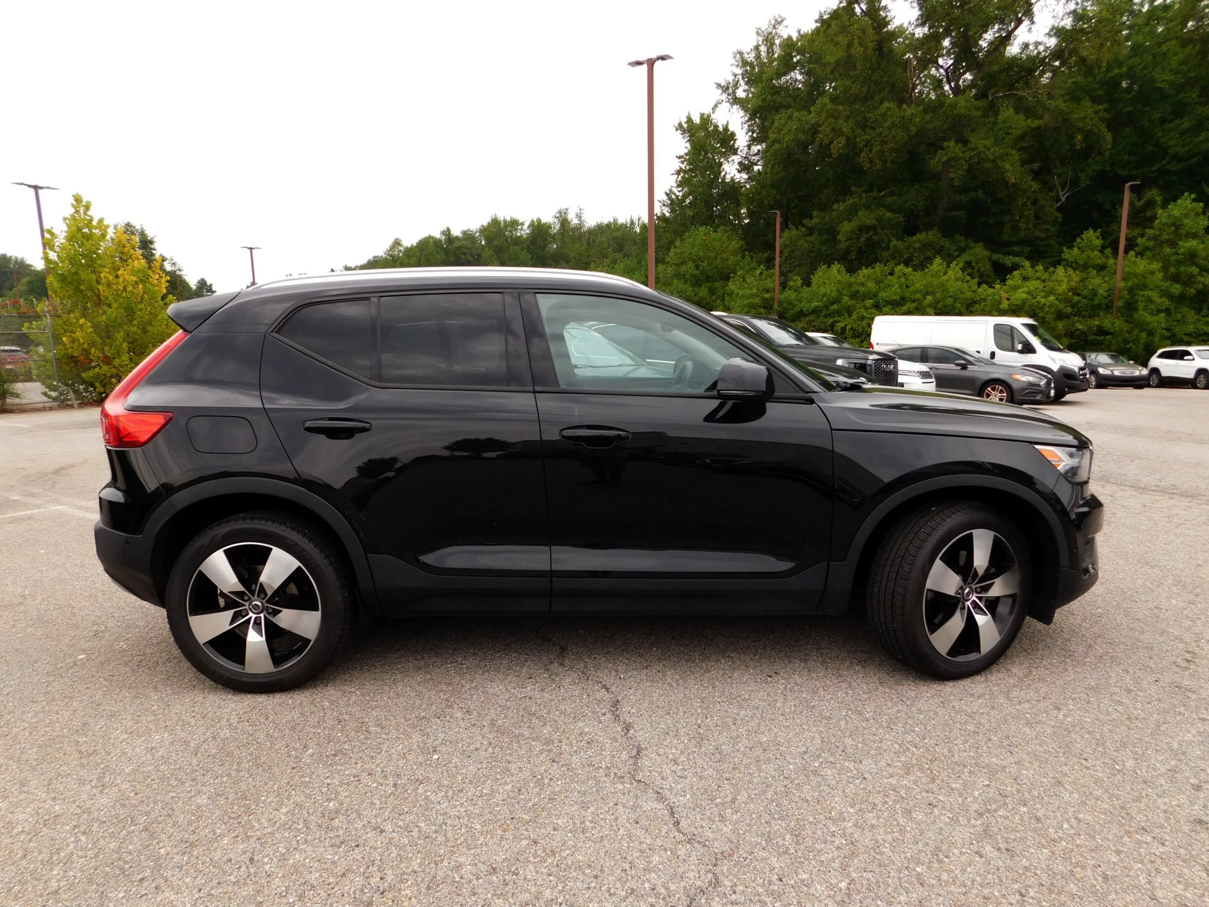 Used 2019 Volvo XC40 T5 Momentum AWD/4WD image 4
