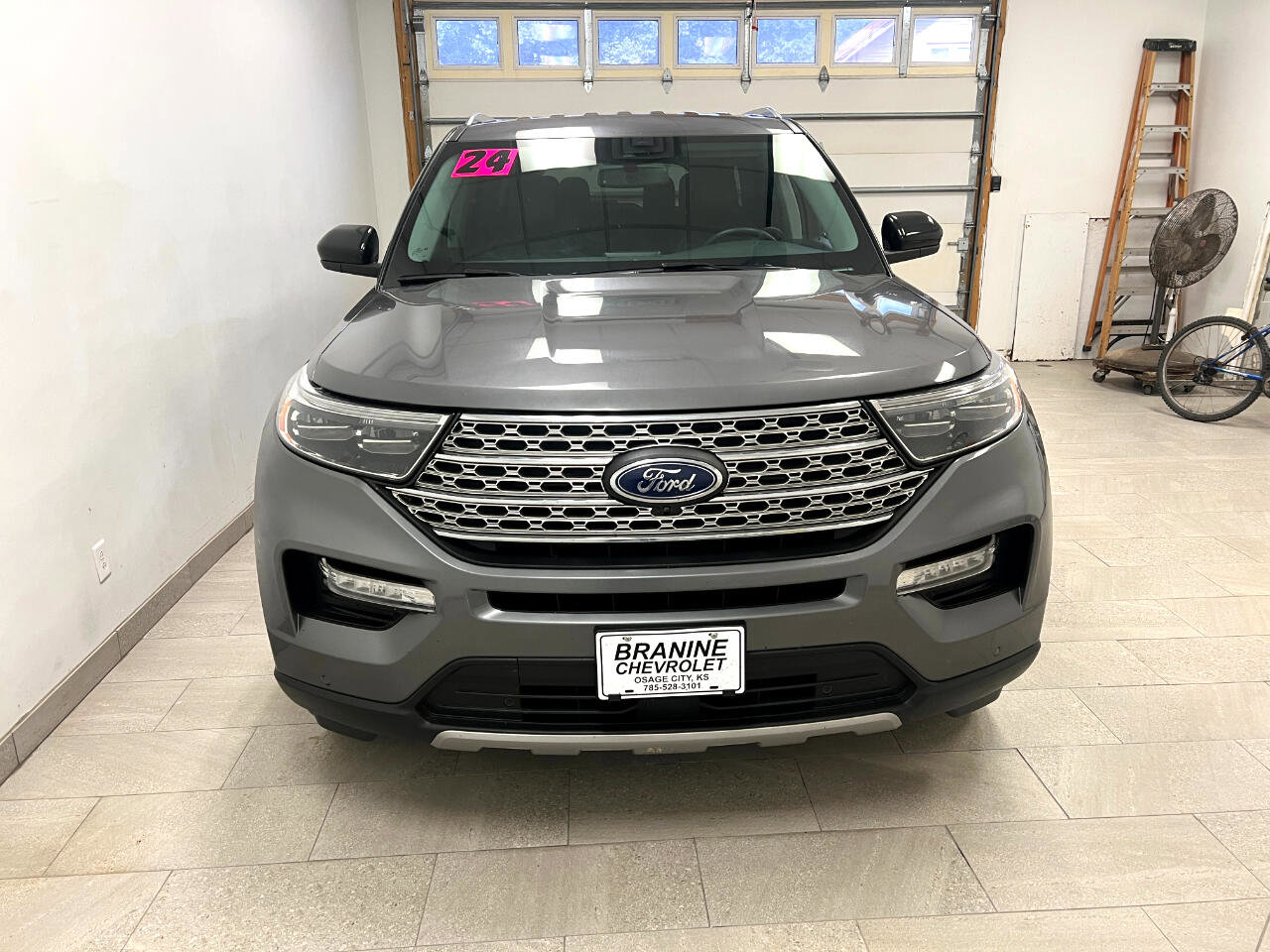 Used 2024 Ford Explorer Limited image 8