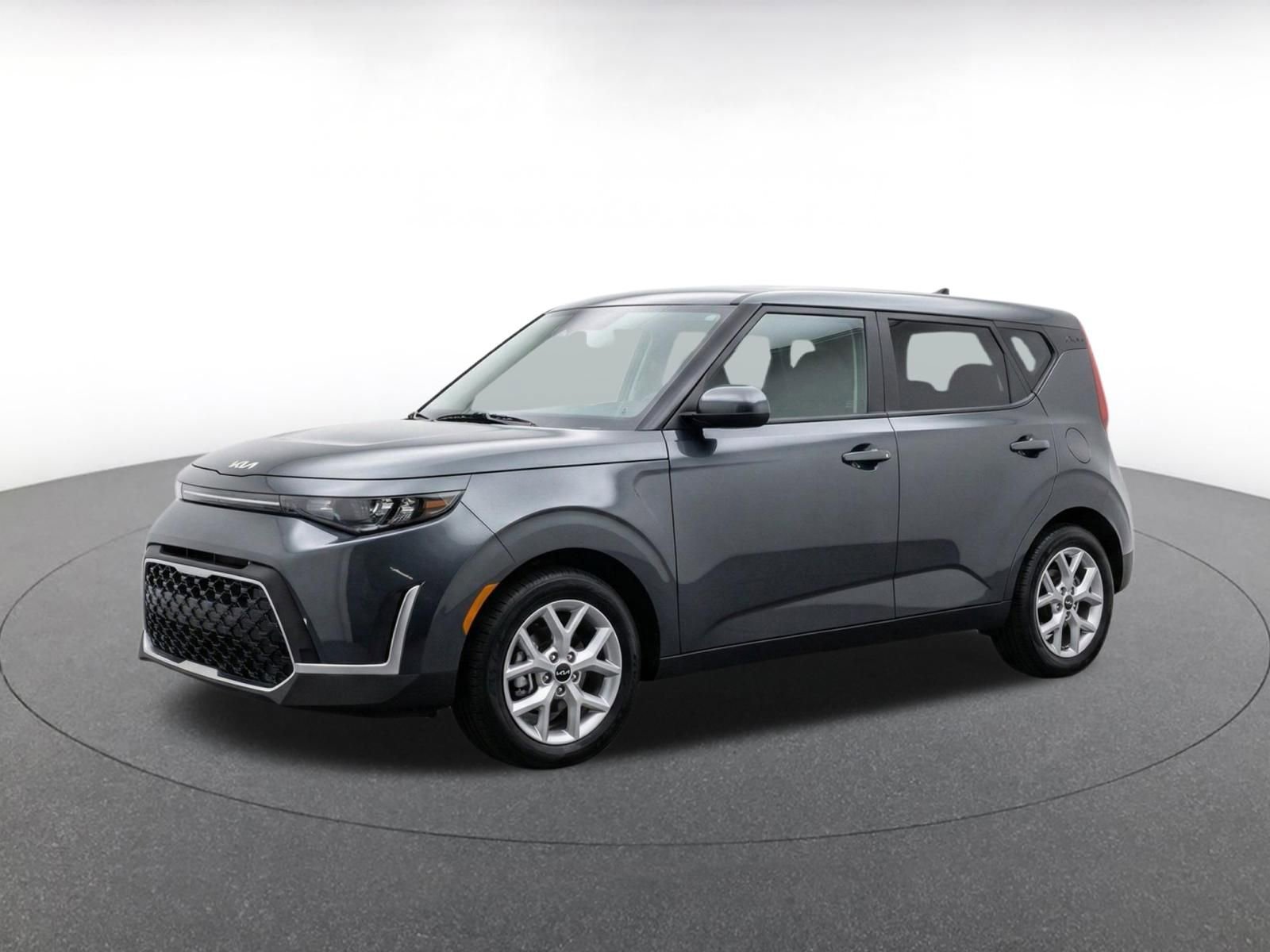 Used 2025 Kia Soul LX w/ LX Technology Package FWD image 3
