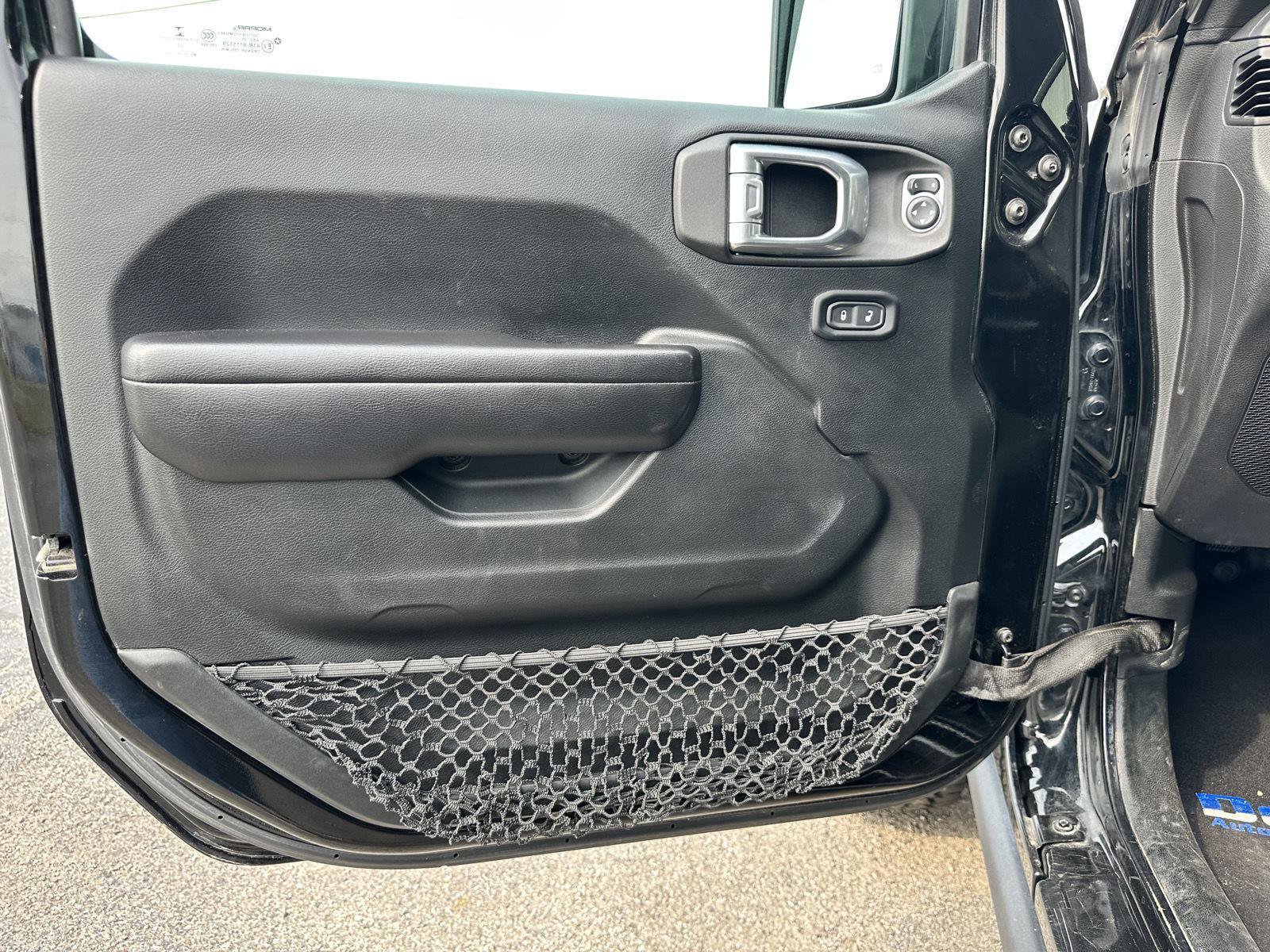 Used 2021 Jeep Gladiator Mojave w/ Cold Weather Group image 9