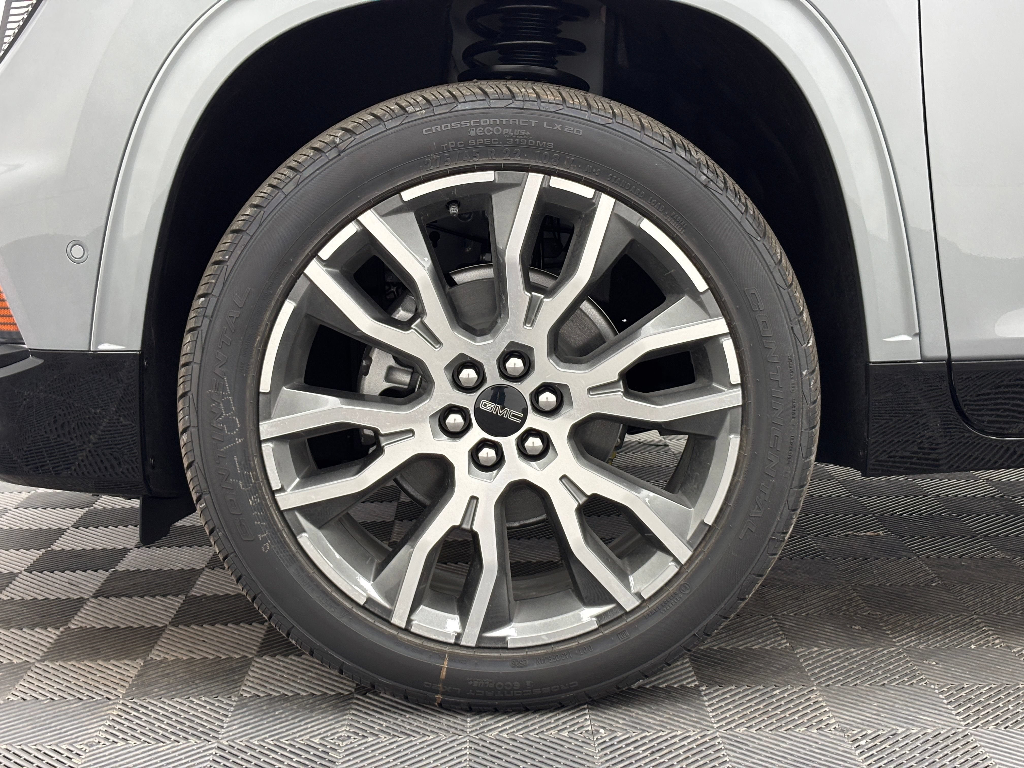 New 2026 GMC Acadia Denali Ultimate w/ LPO, Floor Liner Package AWD/4WD image 19