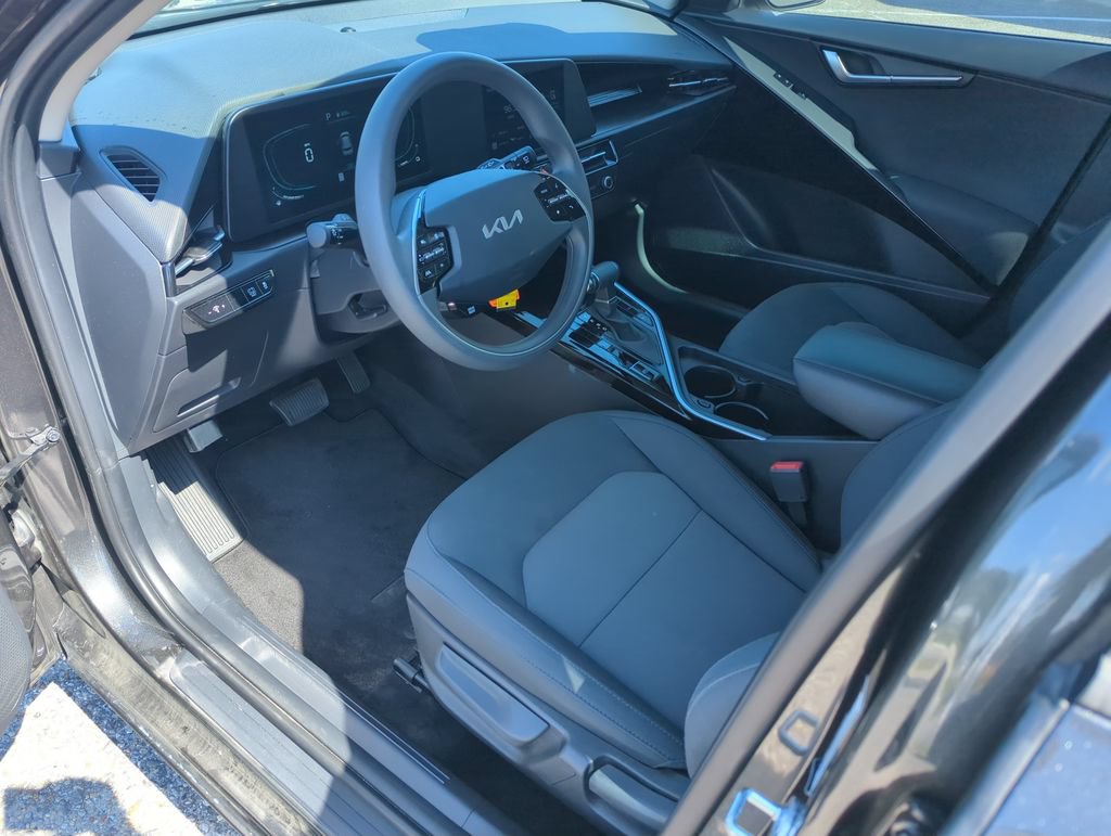 Used 2025 Kia Niro LX FWD image 11