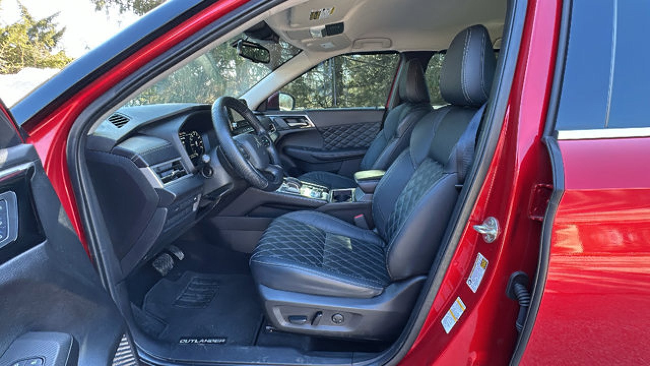 Used 2022 Mitsubishi Outlander SEL image 13